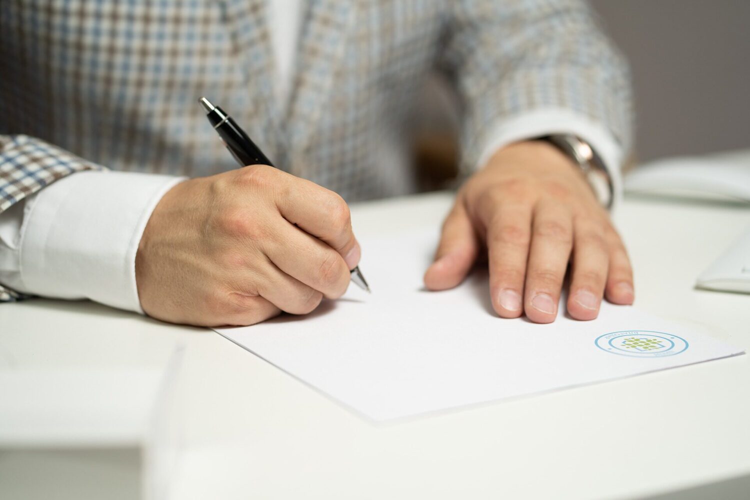 BE­NÖ­TI­GEN SIE HIL­FE BEI DER EIN­REI­CHUNG EI­NES BAU­GE­SUCHS?